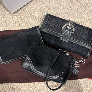 Coach 3 piece set, Wallet, Checkbook.   EUC comes with Dustbag